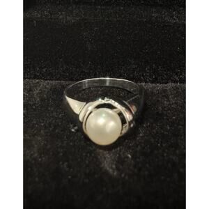 Size 6.5 Women’s White Cultured Pearl Stud Ring Set In A Silver Band